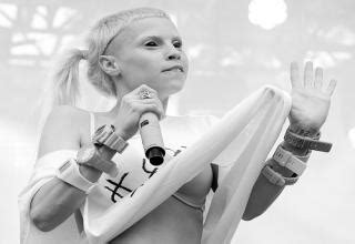 die antwoord nudes|Yolandi Visser Fappening Nude And Sexy (20 Photos).